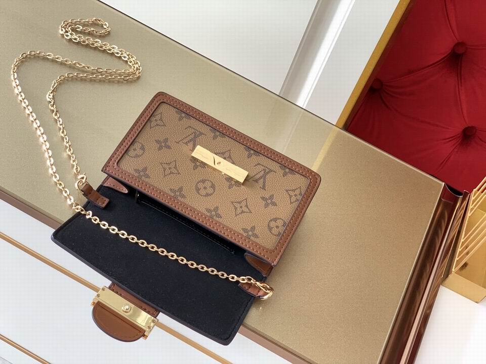 Dauphine M68746 bc (2)