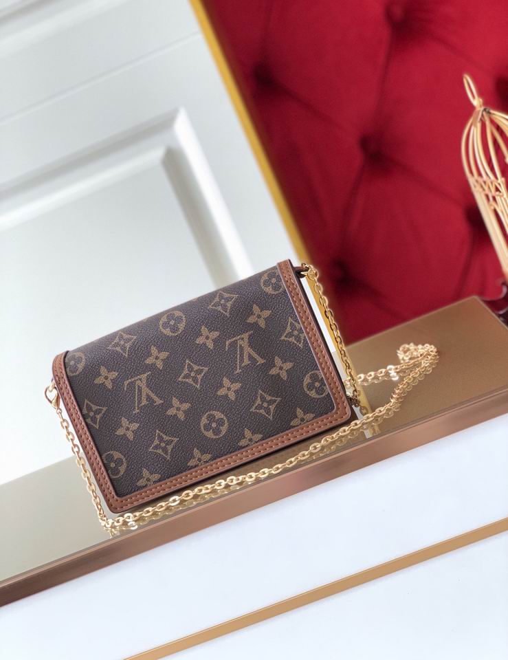 Dauphine M68746 bc (5)