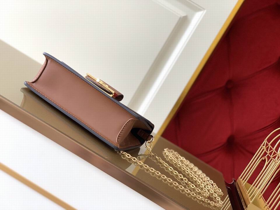 Dauphine M68746 bc (8)