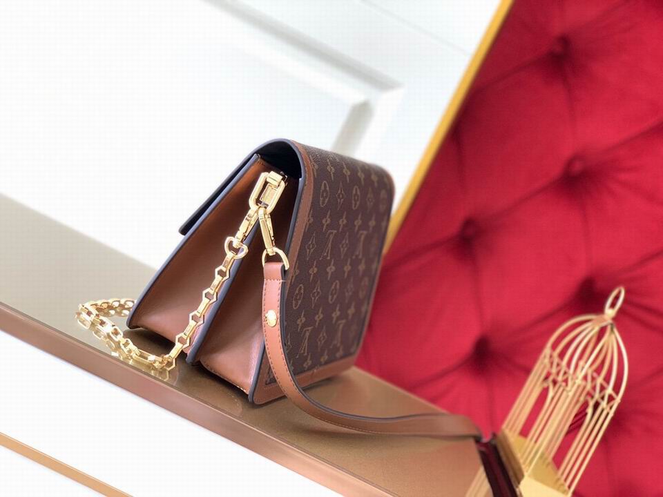 Dauphine m44391 bc (4)