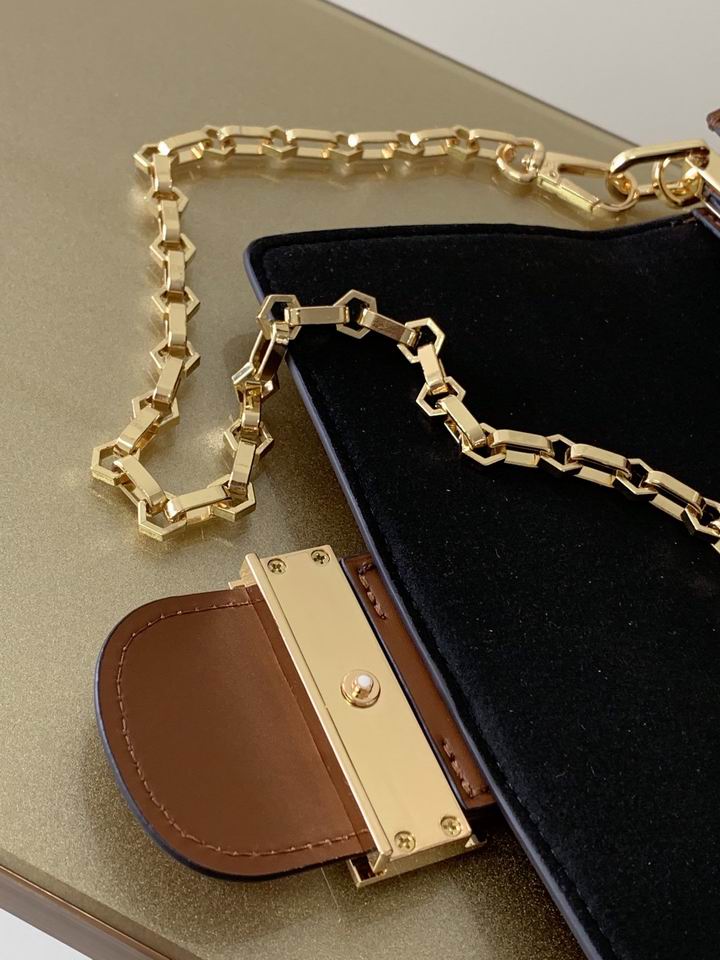 Dauphine m44391 bc (6)