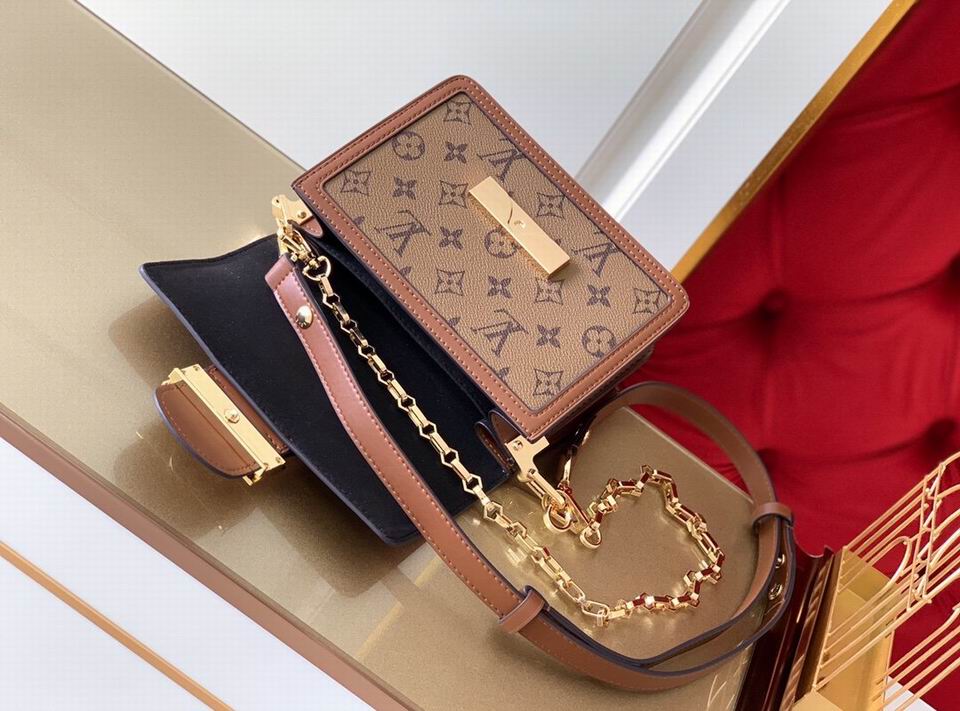 Dauphine M44580 bc (2)