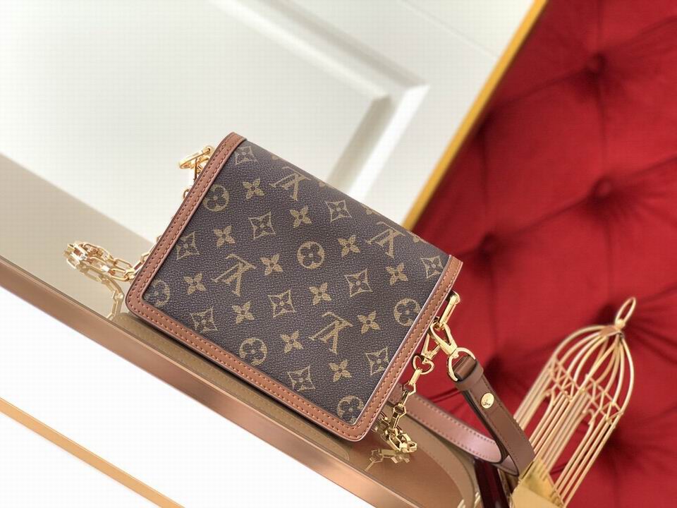 Dauphine M44580 bc (4)