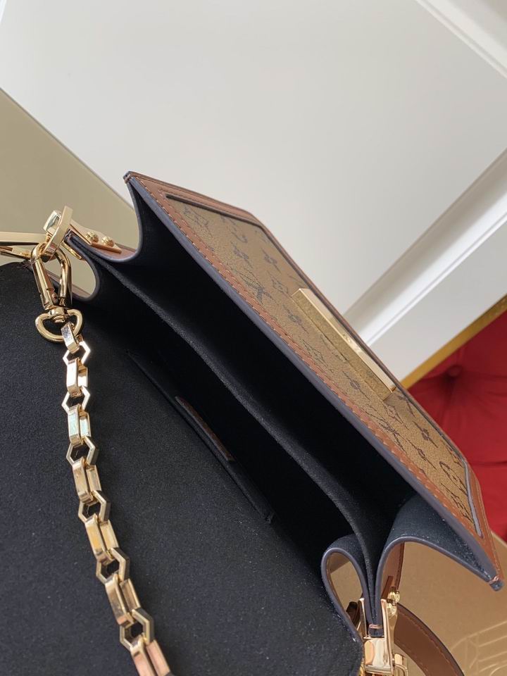 Dauphine M44580 bc (6)