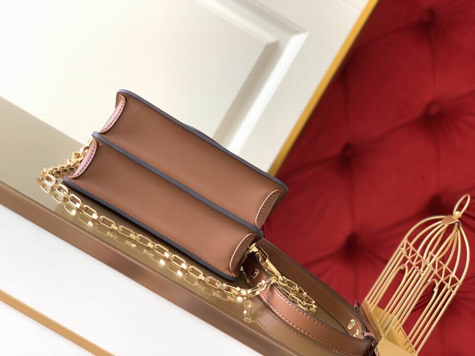 Dauphine M44580 bc (7)