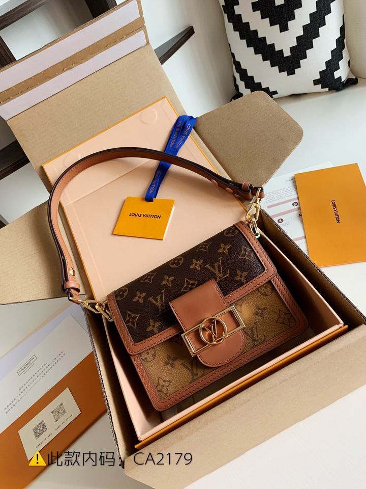 Dauphine M44580 gy (1)