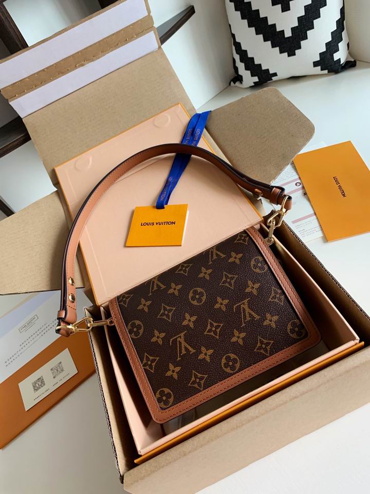 Dauphine M44580 gy (10)