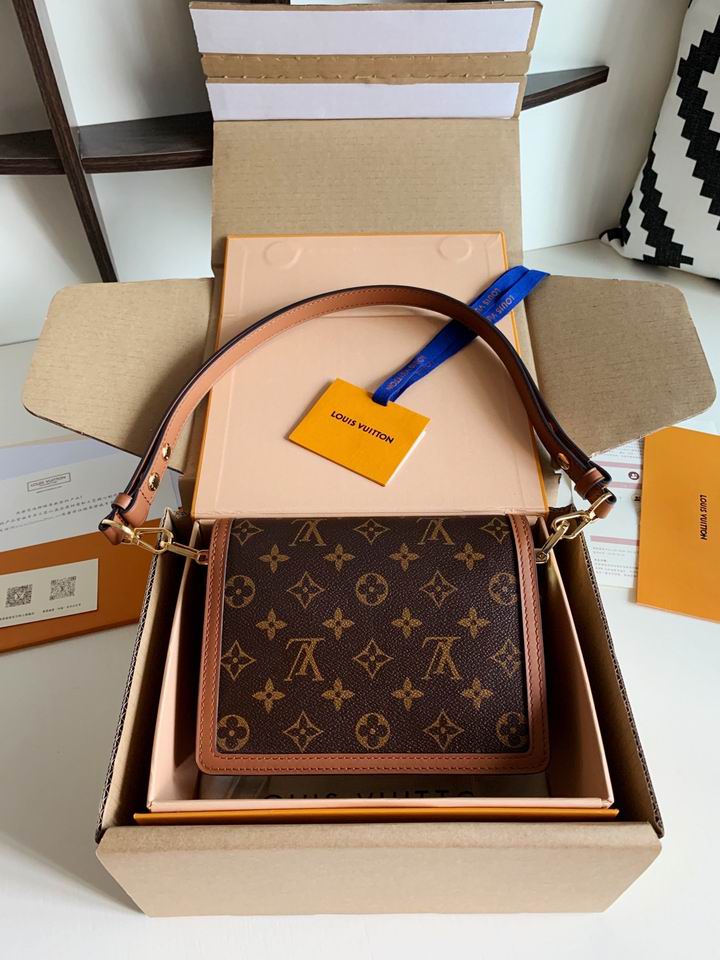 Dauphine M44580 gy (13)