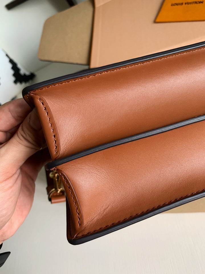 Dauphine M44580 gy (3)