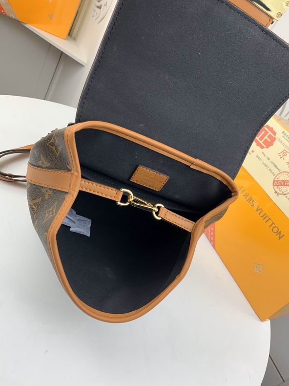 Dauphine M44589 21x12x23 cm cs (8)