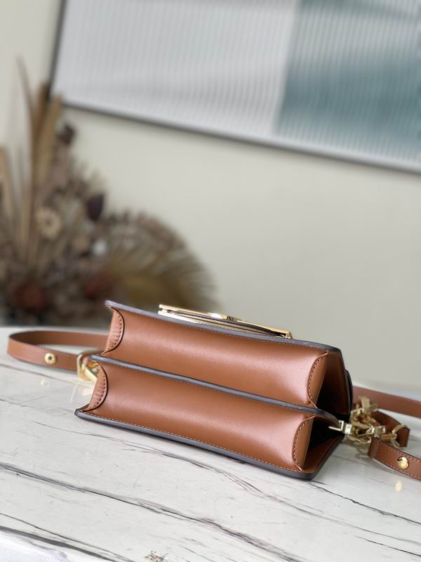 Dauphine M46537 25x17x10.5m gf (4)