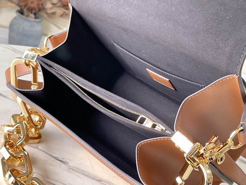 Dauphine M46537 25x17x10.5m gf (9)