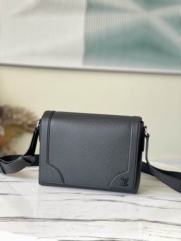 Flap M30807 28.3x18.3x4.3 cm gf (1)