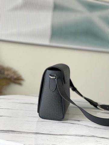 Flap M30807 28.3x18.3x4.3 cm gf (2)