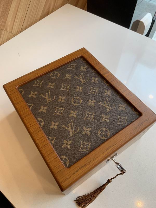 LV B01 22.5x20x10cm QS (5)