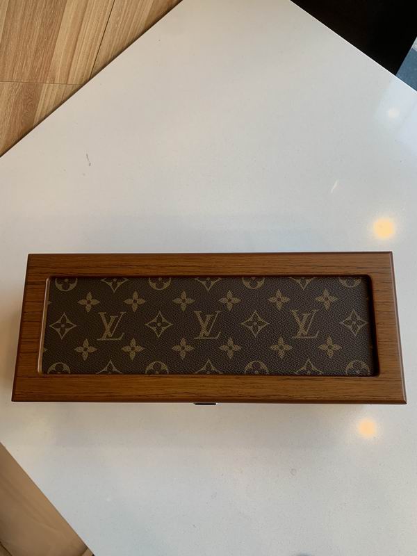 LV B01 31.5x12.5x10cm QS (2)