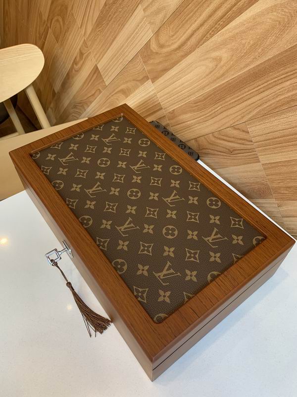 LV B01 37.5x22.5x10cm QS (6)