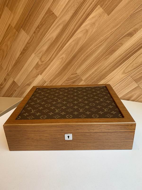 LV B01 37.5x32.5x10cm QS (3)