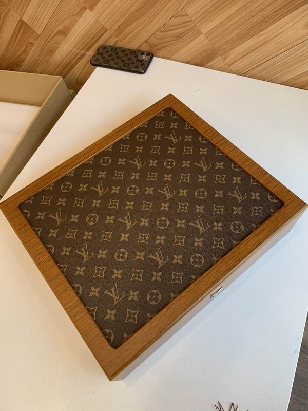 LV B01 37.5x32.5x10cm QS (8)