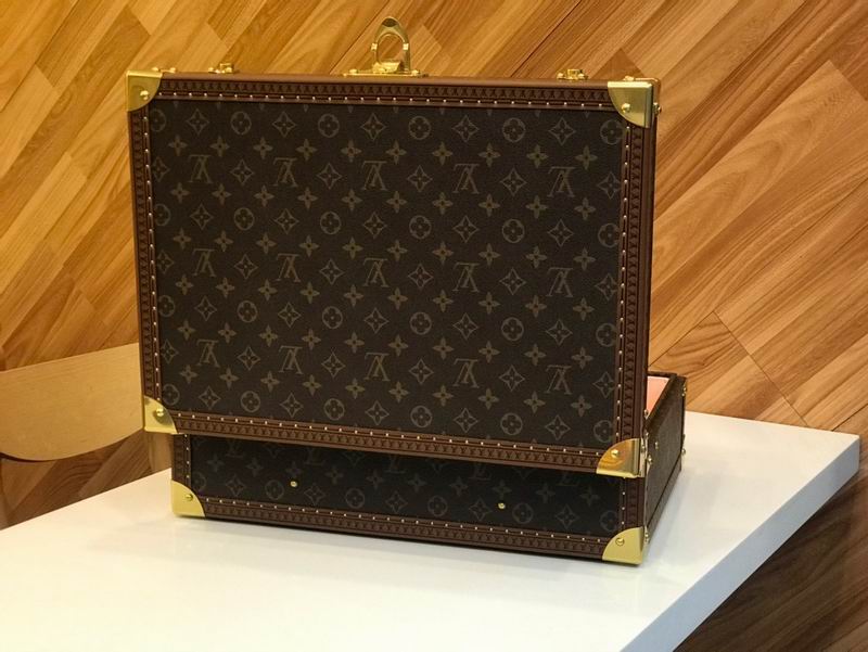 LV M21424 45CM Qs (4)