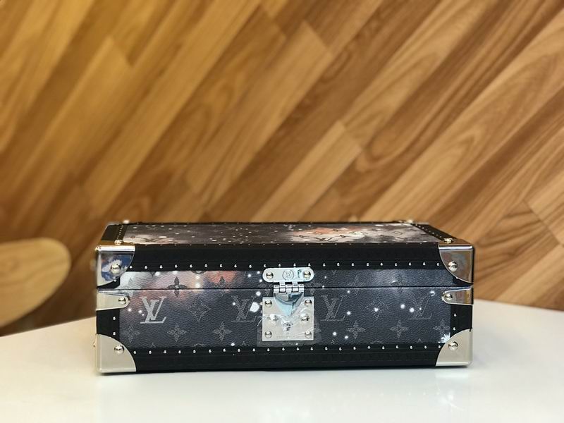 LV M4700B 34x18x11cm QS-1 (7)