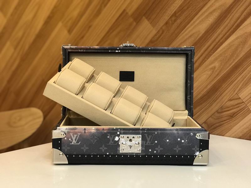 LV M4700B 34x18x11cm QS-1 (9)