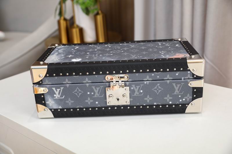 LV M4700B 34x18x11cm QS-2 (1)