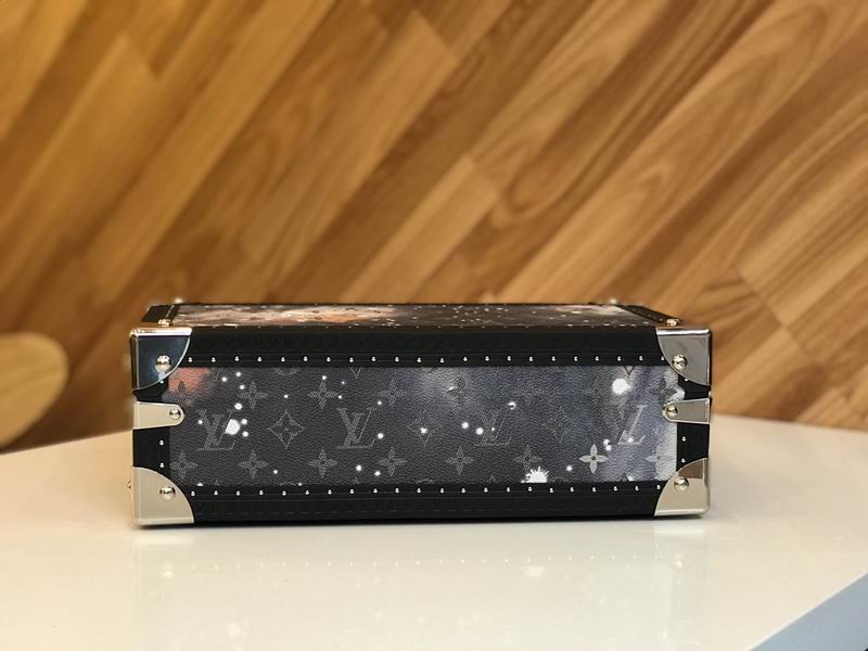 LV M4700B 34x18x11cm QS-3 (2)