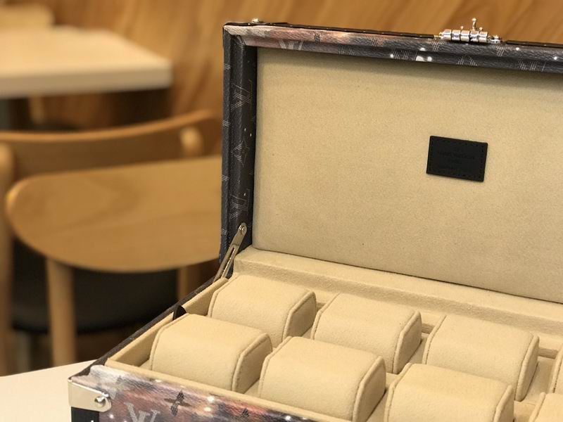 LV M4700B 34x18x11cm QS-3 (4)