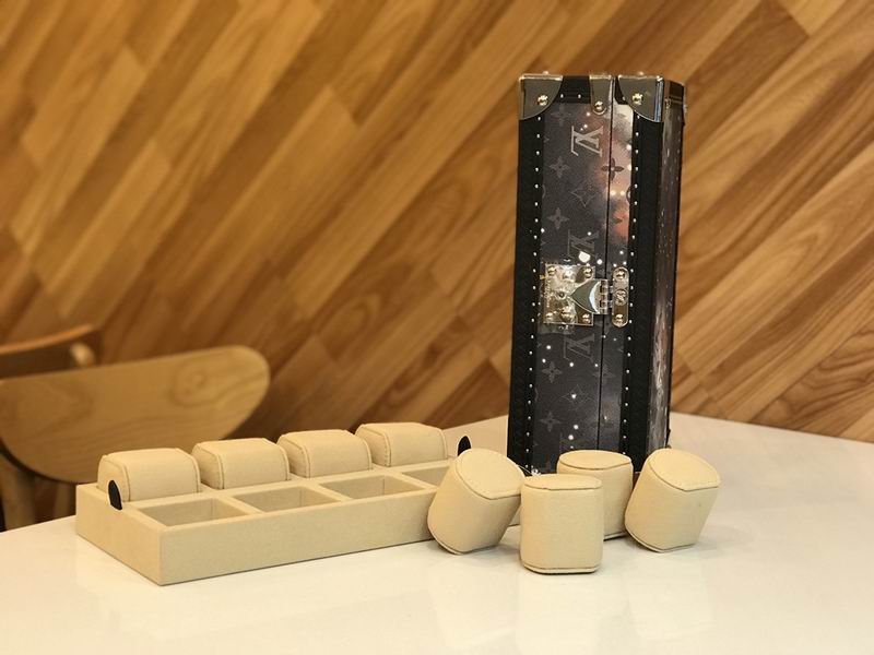 LV M4700B 34x18x11cm QS-3 (8)