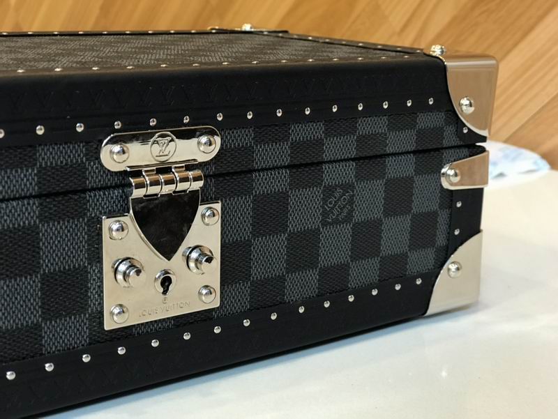 LV M4700B 34x18x11cm QS-4 (4)