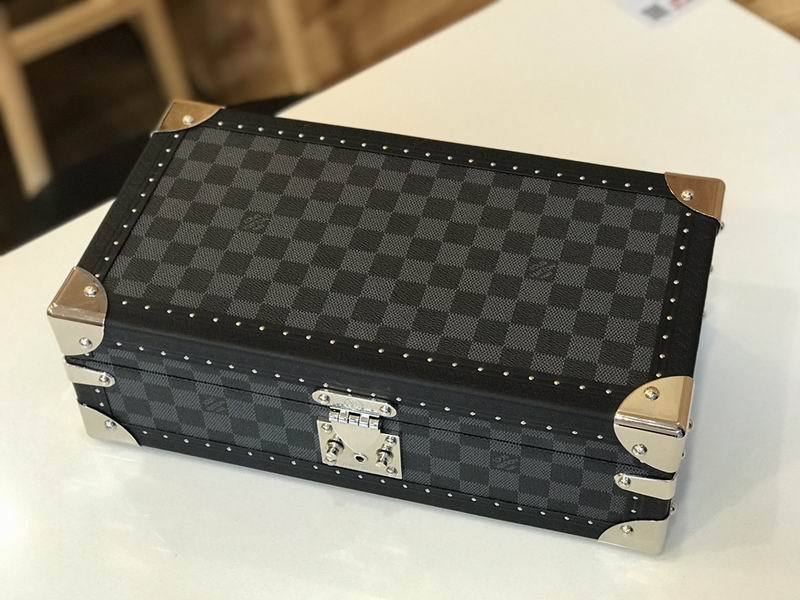 LV M4700B 34x18x11cm QS-4 (6)