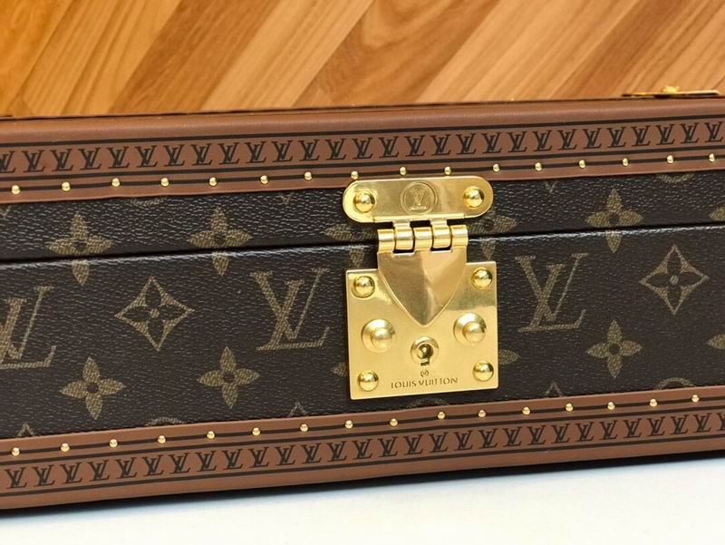 LV M4700B 34x18x11cm QS-6 (3)