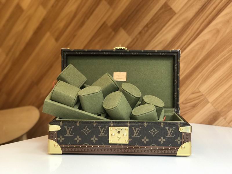 LV M4700B 34x18x11cm QS-6 (5)