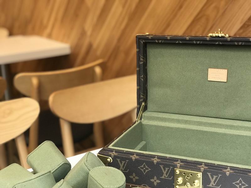 LV M4700B 34x18x11cm QS-6 (9)