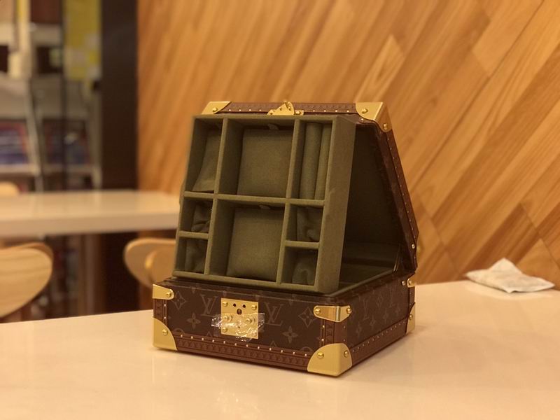 LV M4700SP 23x23x11cm QS-1 (5)