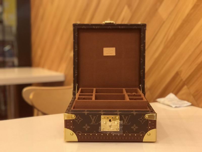 LV M4700SP 23x23x11cm QS-2 (3)