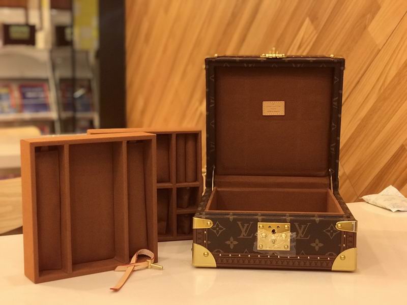 LV M4700SP 23x23x11cm QS-2 (7)