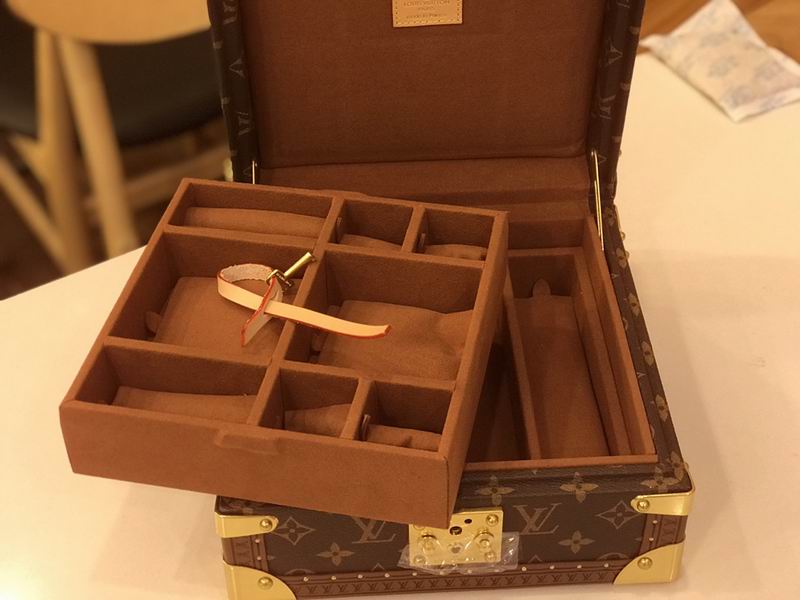 LV M4700SP 23x23x11cm QS-2 (8)