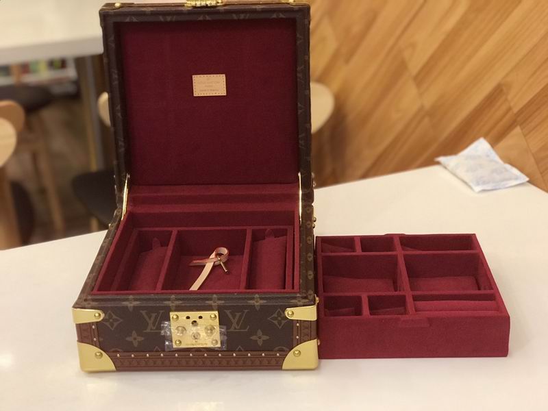 LV M4700SP 23x23x11cm QS-3 (7)