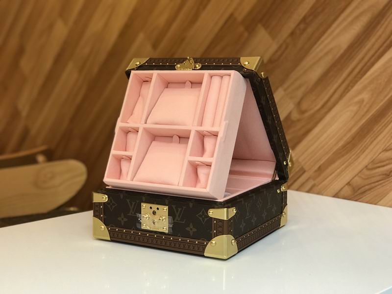 LV M4700SP 23x23x11cm QS-4 (2)