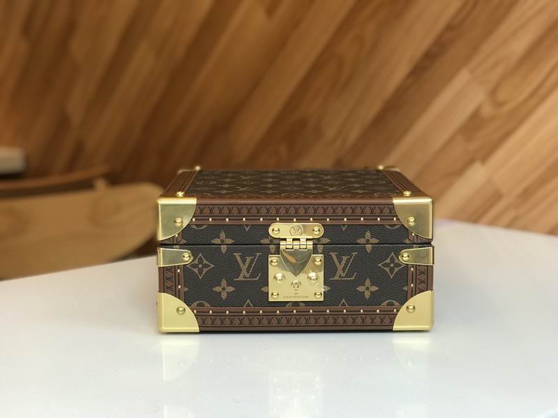 LV M4700SP 23x23x11cm QS-5 (1)