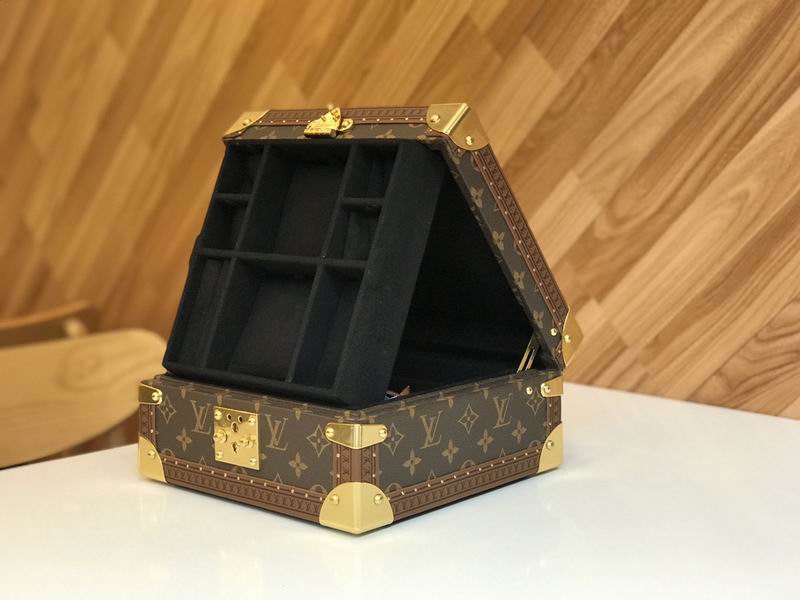 LV M4700SP 23x23x11cm QS-5 (3)