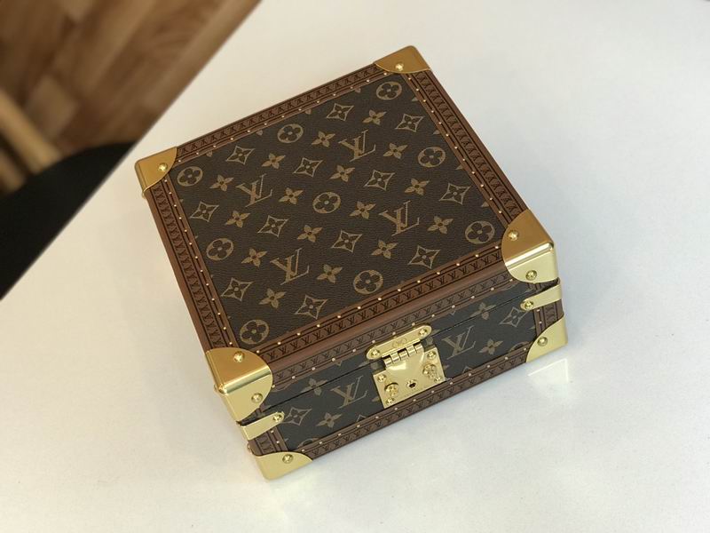LV M4700SP 23x23x11cm QS-5 (8)