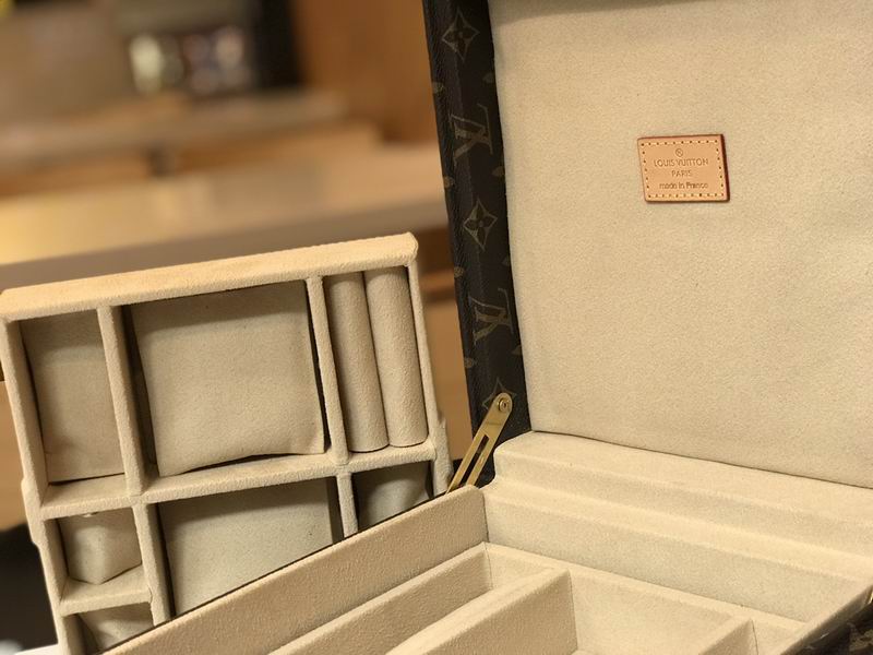 LV M4700SP 23x23x11cm QS-6 (3)