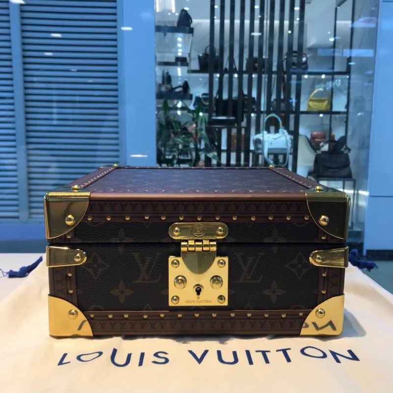 LV M4700SP 23x23x11cm QS-7 (1)