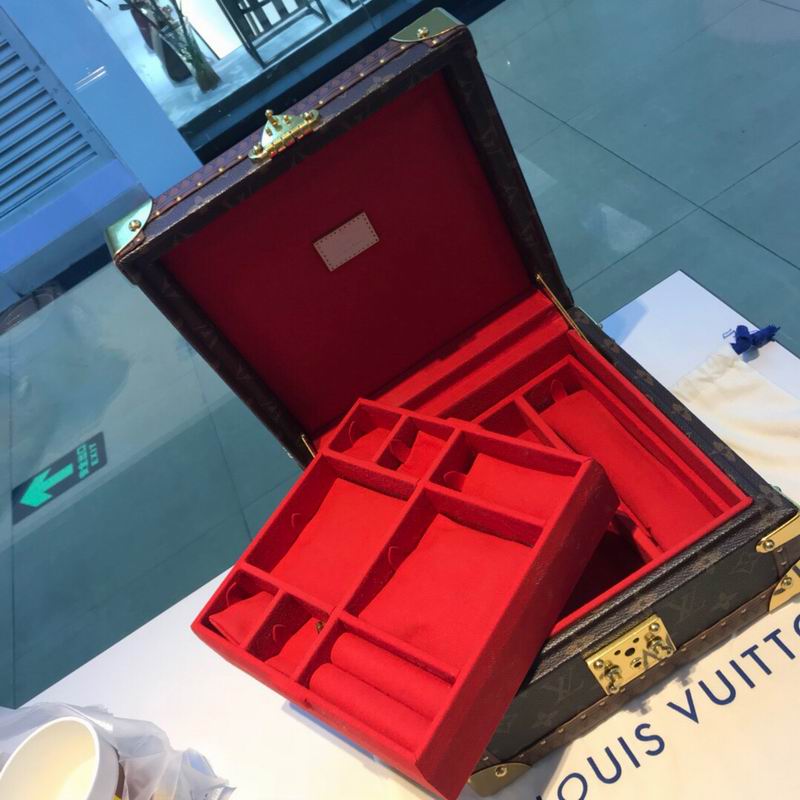 LV M4700SP 23x23x11cm QS-7 (2)