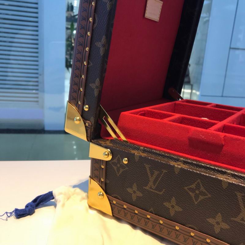 LV M4700SP 23x23x11cm QS-7 (4)