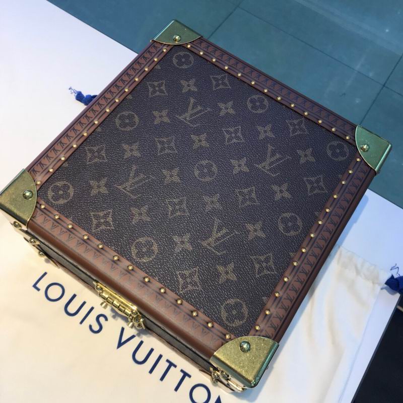 LV M4700SP 23x23x11cm QS-7 (6)