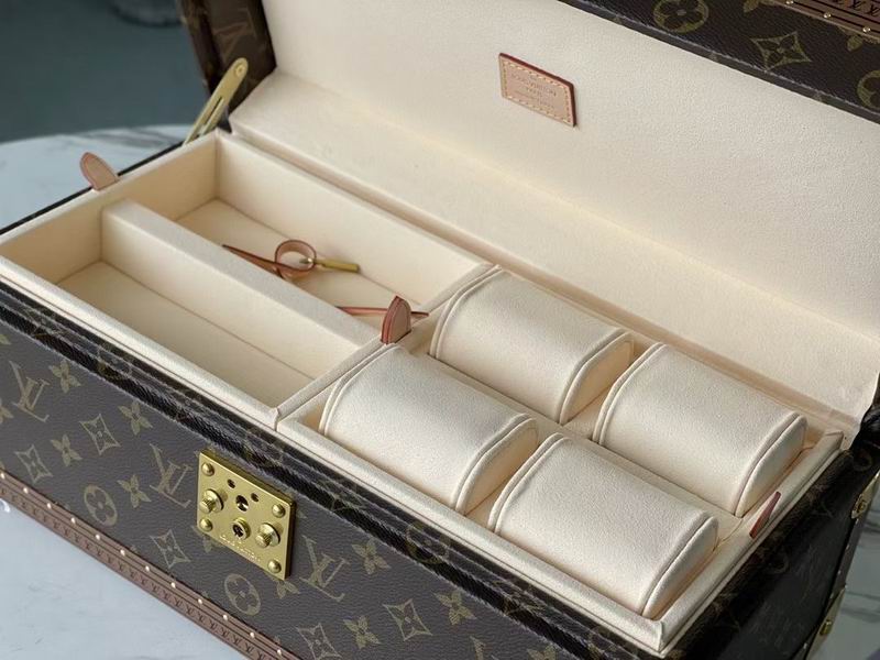 LV MCoffret 39x18x17cm QS-4 (8)